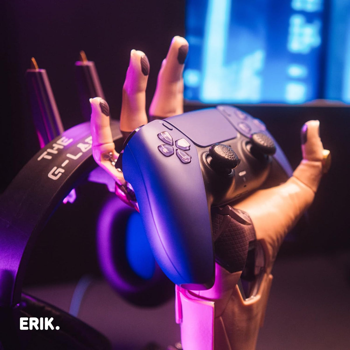 Gaming Controller Holder & Headphone Stand - Cyberpunk